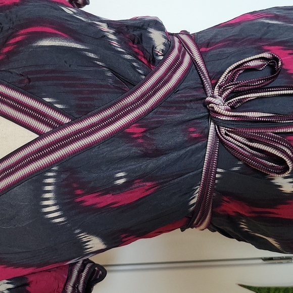 BCBGMAXAZRIA Faux Wrap Top with Built In Tie Belt - Medium - Picture 6 of 12